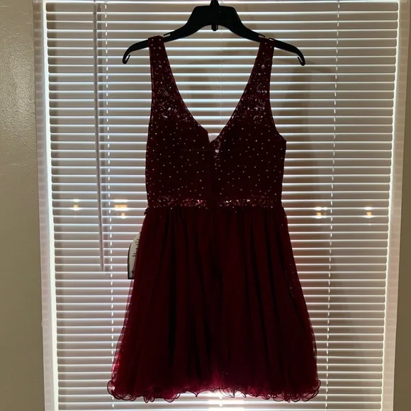 Burgundy Sequin V-Neck Party Dress juniors size 11 new with tags - Picture 6 of 6